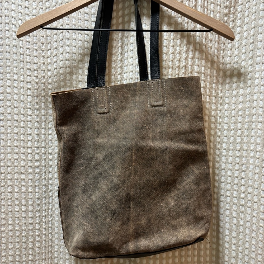 Elegant Black and Tan Tote Bag - Picture 2 of 5